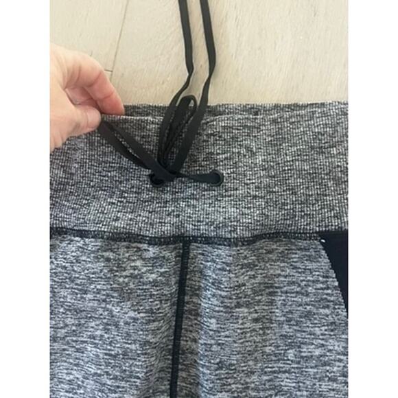 Victoria's Secret PINK Y2K fitted gray and black capris size S with drawstring - Picture 3 of 6
